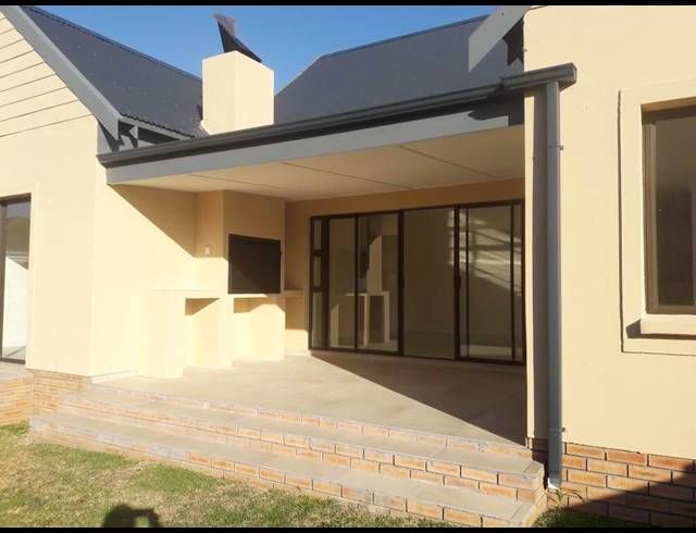 3 BEDROOM TOWNHOUSE RENTED IN LORRAINE